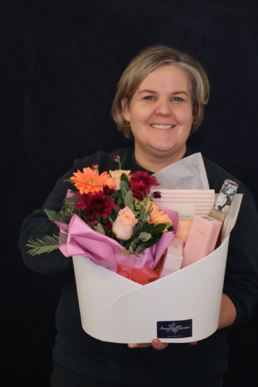 Real Gift Hamper Floral | Rosé all Day order made by Amy's Flowers