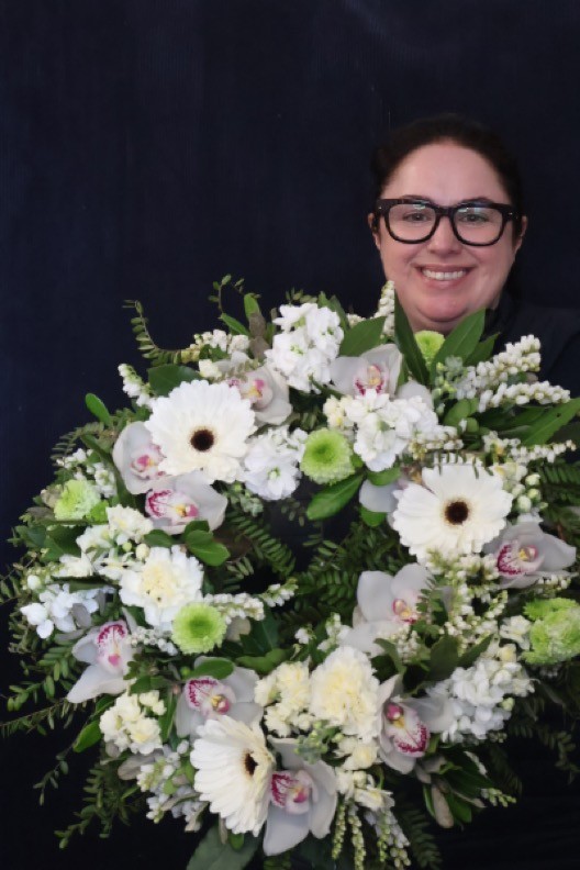 Recent Wreath | Classic White and Green, Medium order
