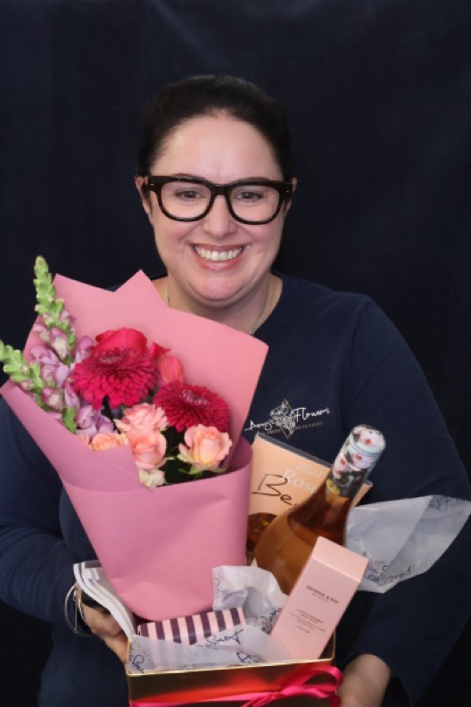 Real Gift Hamper Floral | Rosé all Day order made by Amy's Flowers