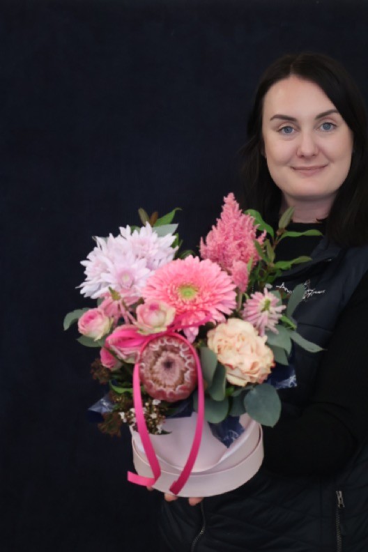 Real Hat Box | Tickle me Pink order made by Amy's Flowers